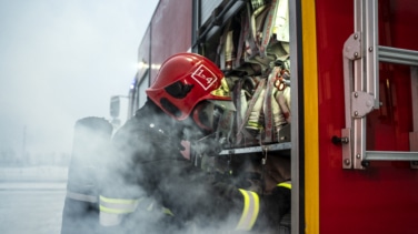 Fallece un hombre al caerle encima el material de una estantería en Cádiz