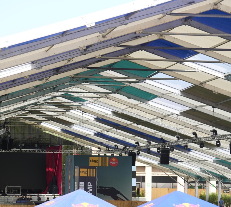 Cancelaciones de artistas y público a la fuga: el Sónar arranca lastrado por su vinculación con el fondo proisraelí KKR