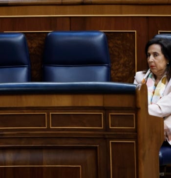 Robles abre contactos con la industria militar española para sustituir los misiles [...]