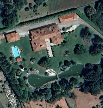Julio Iglesias compra una casa en el pueblo gallego de los ataúdes