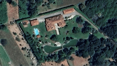 Julio Iglesias compra una casa en el pueblo gallego de los ataúdes