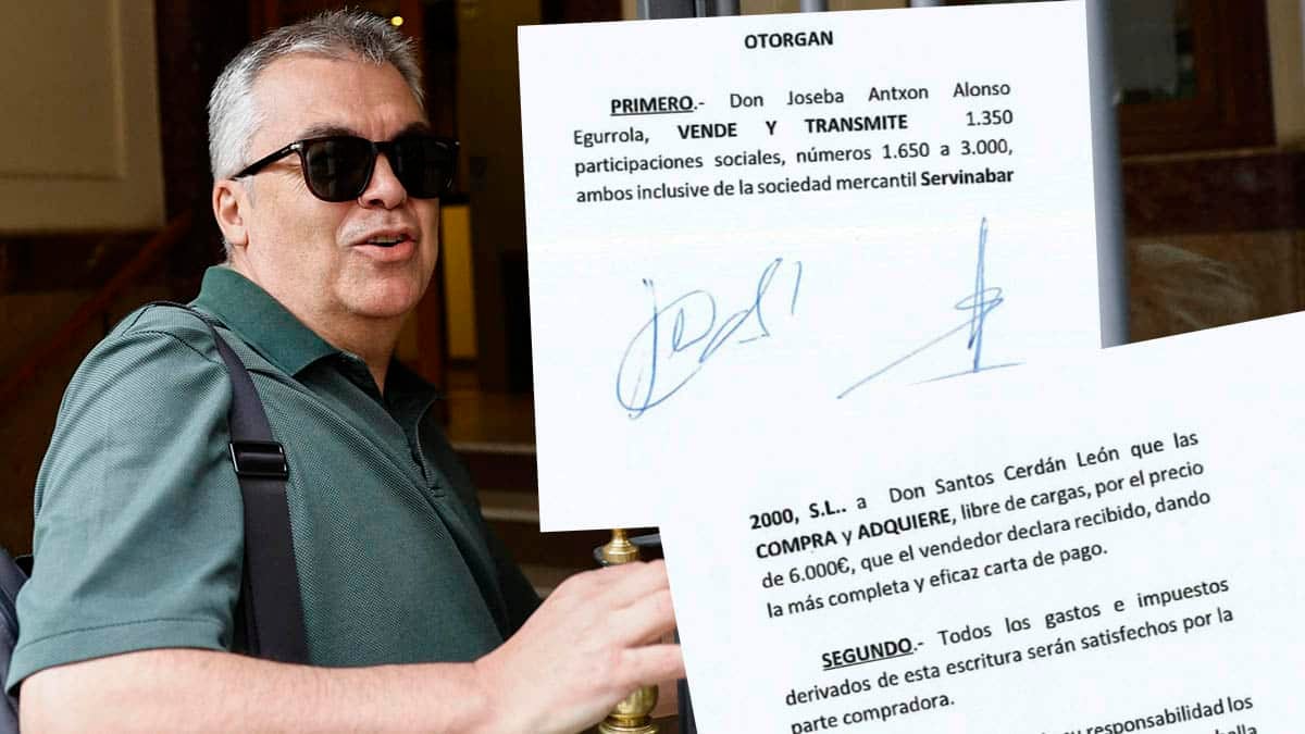 El exsecretario de Organización del PSOE Santos Cerdán a su entrada a su domicilio y el detalle de la compraventa de acciones encontrada por la UCO.