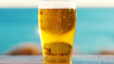 Por qué debes tener cuidado si bebes cerveza en verano