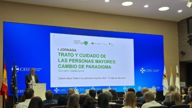 La Fundación DomusVi y la Universidad CEU San Pablo profundizan sobre la importancia del respeto y la dignidad en la atención a las personas mayores 