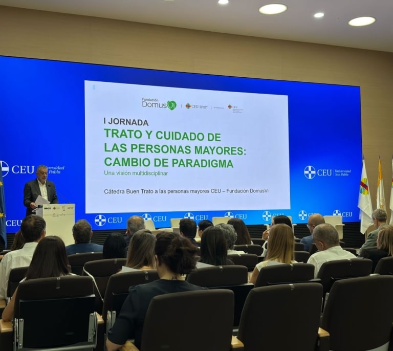 La Fundación DomusVi y la Universidad CEU San Pablo profundizan sobre la importancia del respeto y la dignidad en la atención a las personas mayores 