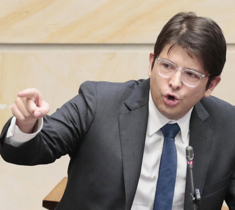 Quién es Miguel Uribe Turbay, el precandidato afín al ex presidente Uribe, víctima de un atentado en Colombia