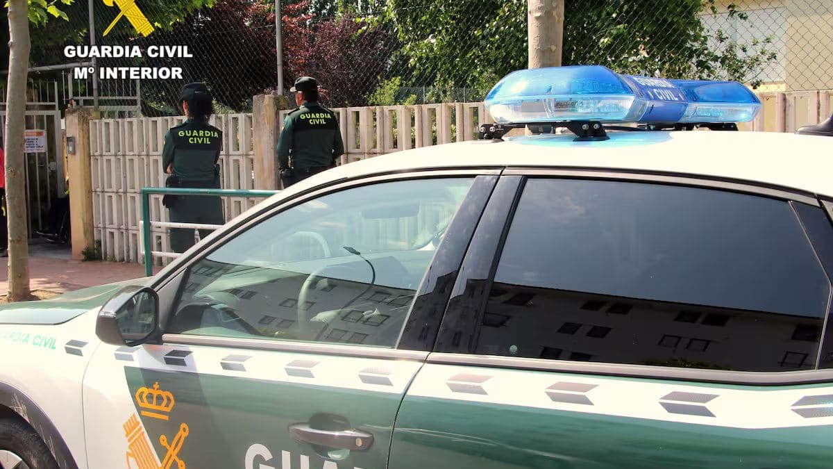 La Guardia Civil arresta a tres por el robo de una cartera en Playas de Muro