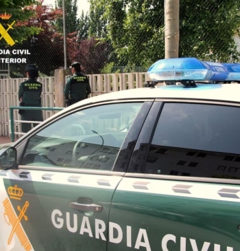 La Guardia Civil arresta a tres por el robo de una cartera [...]
