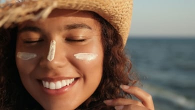 Estos es lo que pasa si te echas crema solar encima del maquillaje
