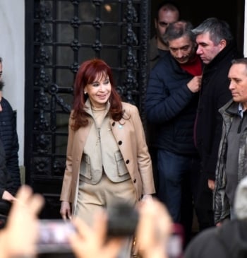 La expresidenta argentina Cristina Fernández Kirchner, condenada a seis años de prisión [...]