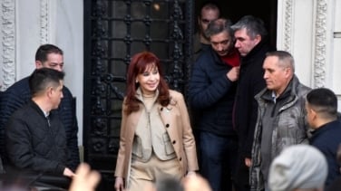 La expresidenta argentina Cristina Fernández Kirchner, condenada a seis años de prisión domiciliaria por corrupción