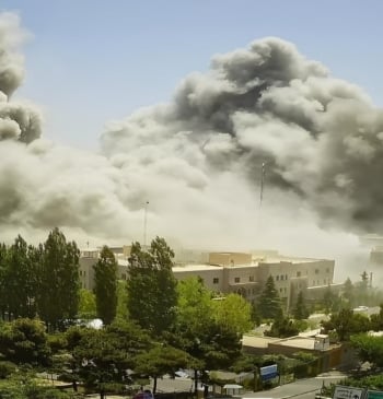 Israel intensifica los bombardeos contra lugares clave del régimen iraní