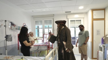 Johnny Depp se viste de Jack Sparrow para visitar a los pacientes del Hospital Niño Jesús