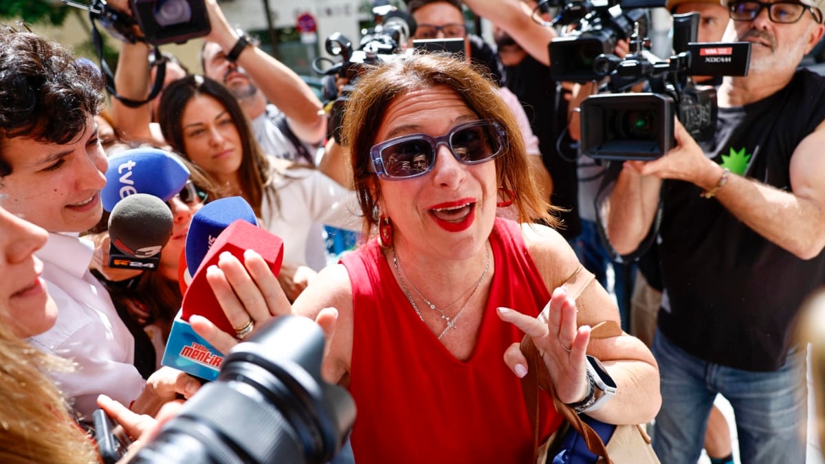 Leire Díez llega a la sede del PSOE en Ferraz (Madrid).
