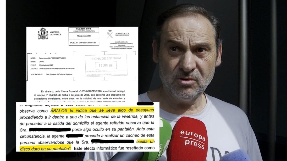 José Luis Ábalos, el exminsitro a las puertas de su casa
