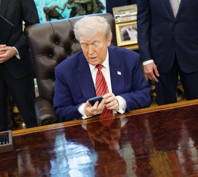 Trump y las teorías de la conspiración: ahora da pábulo a la idea de que Biden fue ejecutado y lo sustituyó un clon