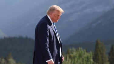 Trump abandona la diplomacia: dice que Irán debe "rendirse incondicionalmente" y que sabe dónde se esconde Jamenei