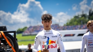 Arvid Lindblad obtiene la Superlicencia FIA y avanza hacia la Fórmula 1