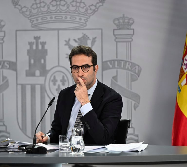 El Gobierno autoriza la opa de BBVA sobre Sabadell a condición de que funcionen por separado tres años