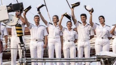 Una princesa en Nueva York: música, bandera y guardias en el Hudson