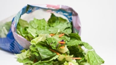 Lo OCU señala por qué debería lavar las ensaladas que vienen en bolsa
