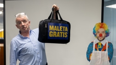 La Justicia congela las multas de Bustinduy a Ryanair y Norwegian por cobrar las maletas de cabina