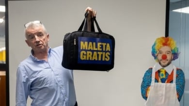 "No estamos aquí para plegarnos ante Ryanair": la Eurocámara reafirma el derecho a volar con maleta de mano sin sobrecoste