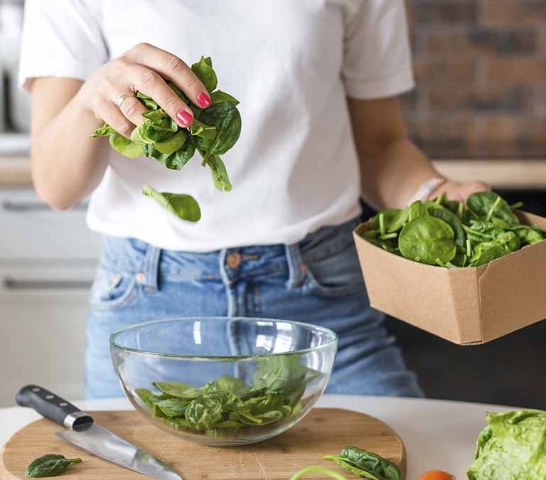 Esto es lo que le pasa al cuerpo si comes espinacas cada día