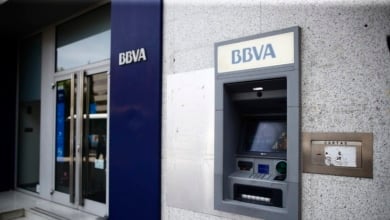 La CNMC desdeña la alternativa de Correos a los cajeros en su análisis de la opa del BBVA