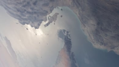 El Parlamento de Irán aprueba el cierre del estrecho de Ormuz, por donde pasa el 20% del crudo mundial
