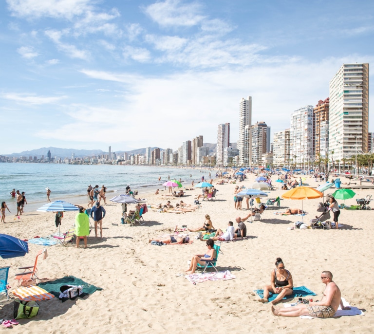 El Banco de España incluye un 'frenazo' de la llegada de turistas en su previsión de ralentización de la economía