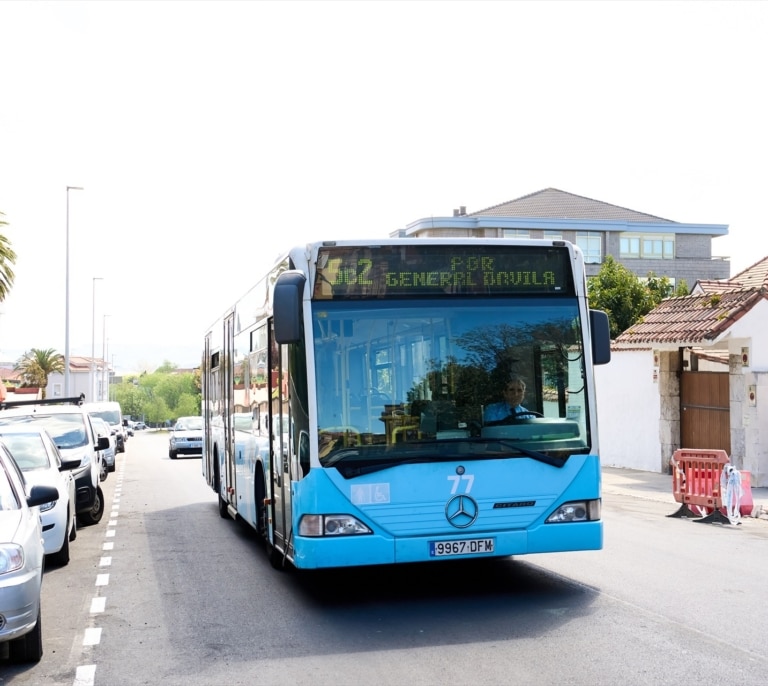Agreden a un conductor de autobús en Santander tras una disputa a bordo