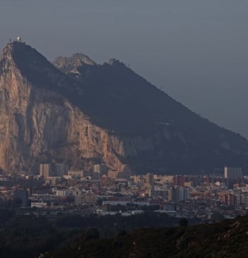 Margallo: "El acuerdo sobre Gibraltar supone para España una renuncia a su [...]