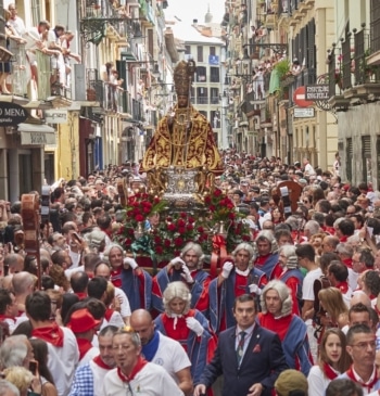Bares de Pamplona pagan hasta 25 €/hora a jóvenes sin experiencia en San [...]