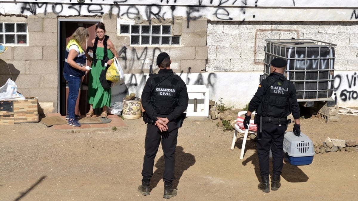 Evacúan a tres personas tras incendio en edificio abandonado de Cuenca