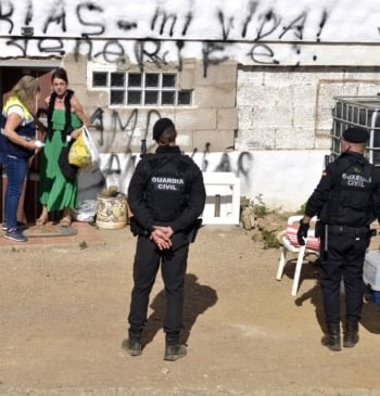 Evacúan a tres personas tras incendio en edificio abandonado de Cuenca
