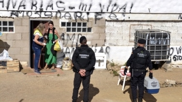 Evacúan a tres personas tras incendio en edificio abandonado de Cuenca