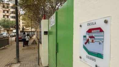 Tres menores son investigados por usar la IA para 'desnudar' a sus profesoras y compañeras de colegio