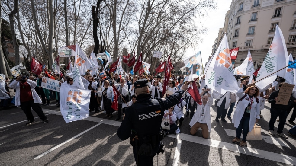 Los médicos convocan una huelga nacional el 10 de octubre: "No vamos a parar hasta tener un Estatuto Marco propio"