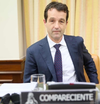 El enfrentamiento entre Moncloa y Escribano entra en un "callejón sin salida"