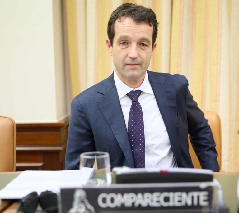 El enfrentamiento entre Moncloa y Escribano entra en un "callejón sin salida"