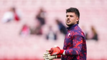 El portero Álvaro Fernández renueva con el Sevilla Fútbol Club hasta 2027