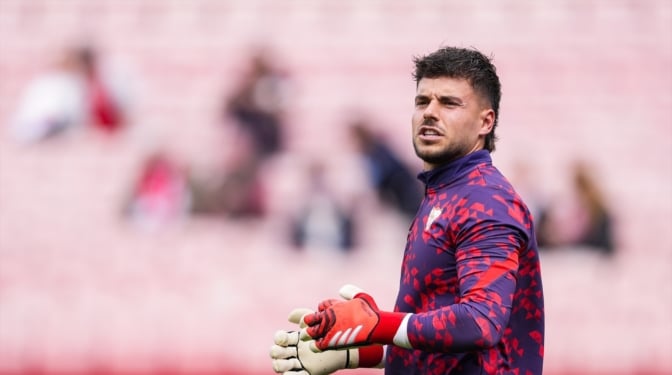 El portero Álvaro Fernández renueva con el Sevilla Fútbol Club hasta 2027