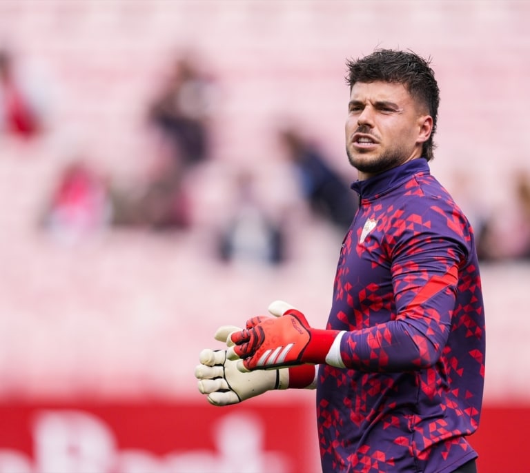 El portero Álvaro Fernández renueva con el Sevilla Fútbol Club hasta 2027
