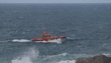 Un hombre es rescatado mientras cruzaba de Tenerife a Gran Canaria con un palet de madera