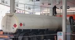 Un camión cisterna corta la circulación durante 33 km en ambos sentidos de la A-4 en Jaén