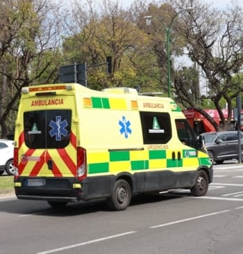 Herido grave un hombre tras caer desde un segundo piso en el [...]