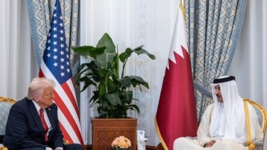 La estrategia del palo y la zanahoria de Trump (y Qatar): "Israel tiene que calmarse. Que sus pilotos regresen a casa"