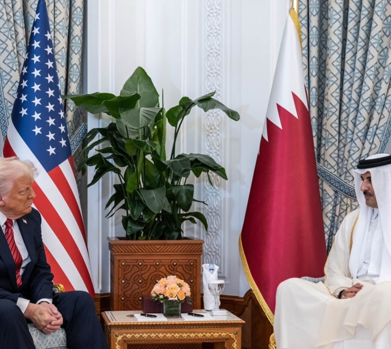 La estrategia del palo y la zanahoria de Trump (y Qatar): "Israel tiene que calmarse. Que sus pilotos regresen a casa"