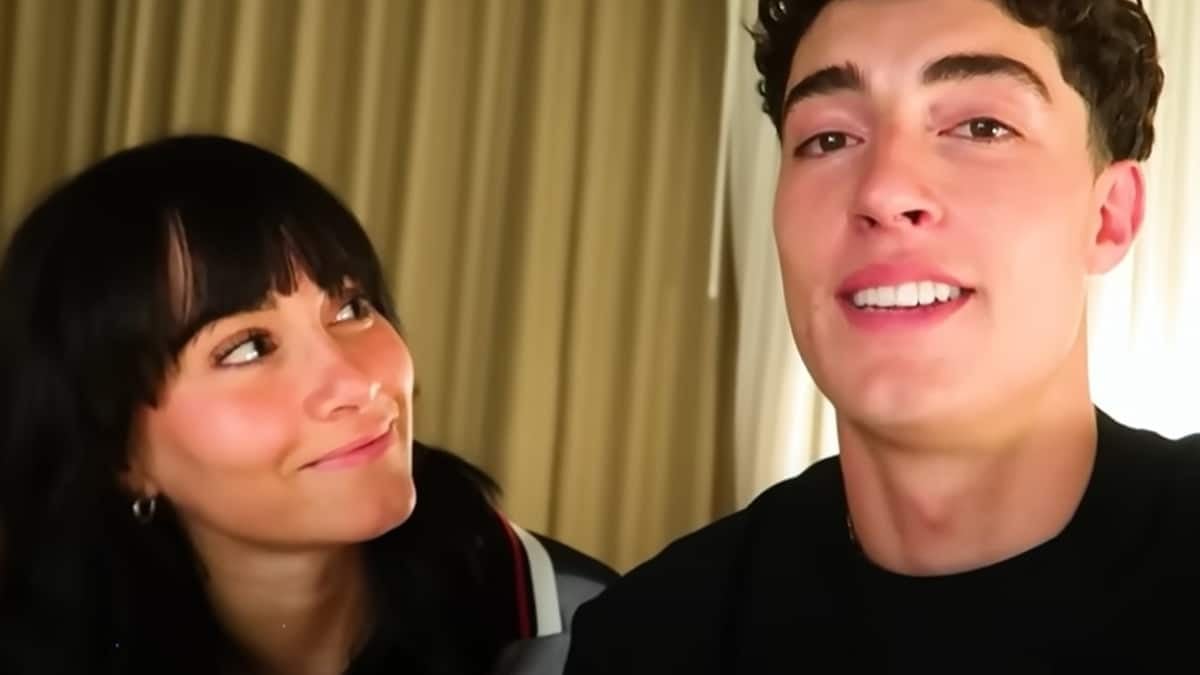 Aitana y Plex confirman su relación con una cita en casa de la cantante